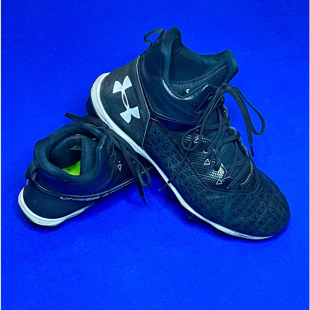 Under Armour - Football Mid-Top - Size 12.5